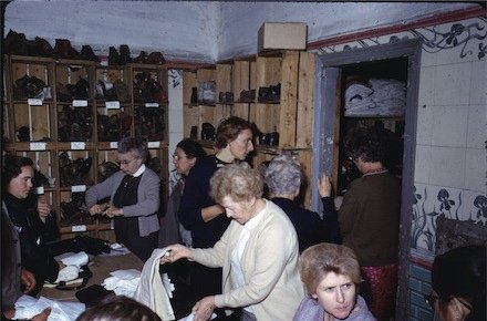 Rosaire-VDC-Octobre 1968-Tri des chaussures-small